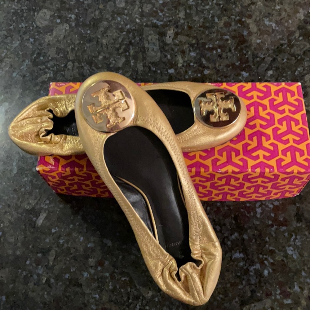 Tory Burch 6.5 gold ballet flats perfect condition